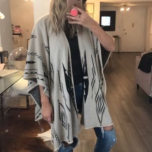 KNIT PONCHO BEIGE/BLACK